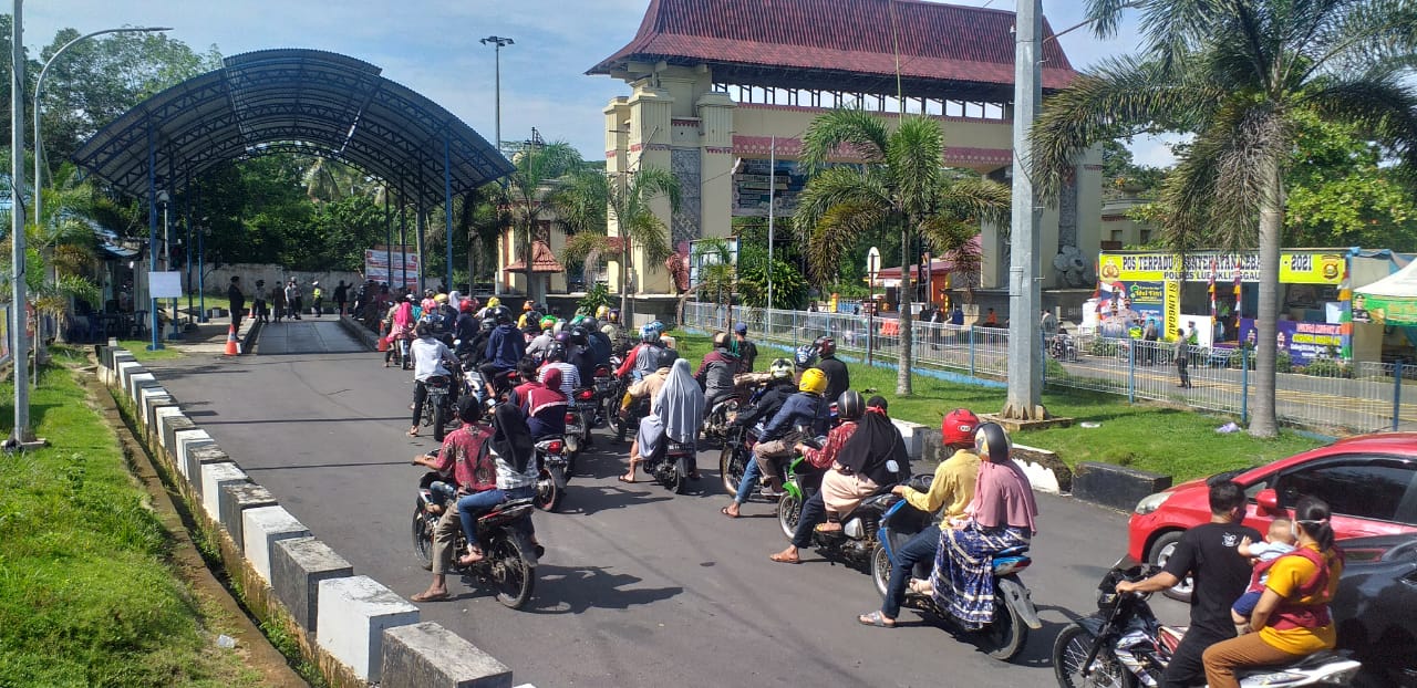 Ingin Berwisata ke Rejang Lebong, Ratusan Kendaraan Dipaksa Putar Balik