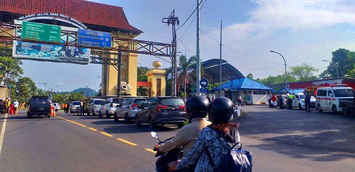 Hari Pertama Larangan Mudik Puluhan Pemudik Dipaksa Putar Balik