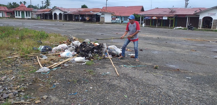 Warga Keluhkan Tumpukan Sampah di Pasar PUT