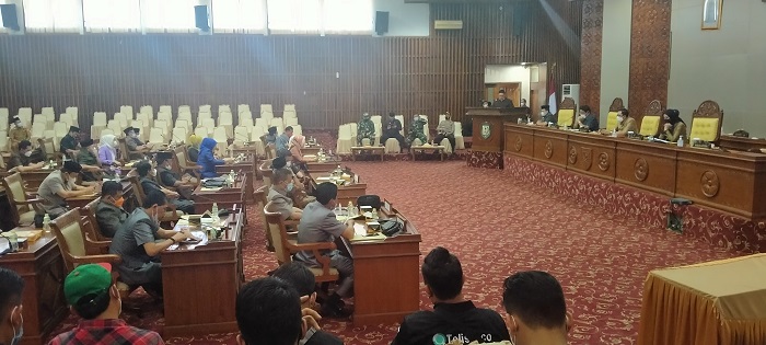 Gubernur Tidak Hadir, Dewan Tunda Paripurna LKPJ