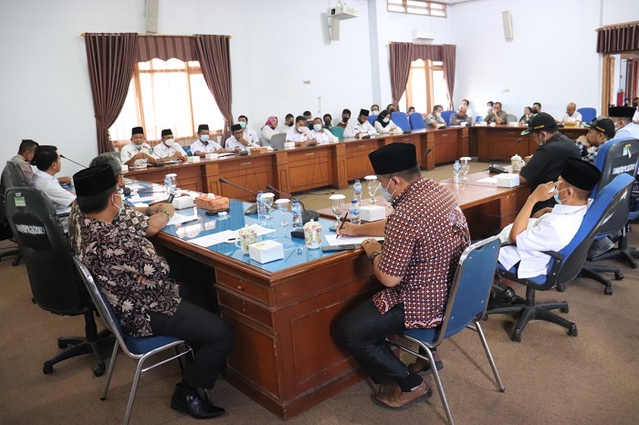 Keberatan Pemberlakuan Satu Jalur, Puluhan Pedagang Pasar Tengah Geruduk Dewan