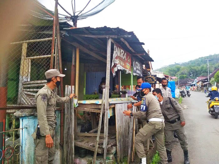 Satpol PP Bongkar Paksa 9 Lapak PKL