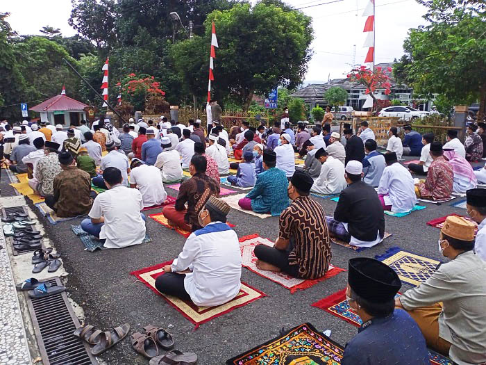 Salat Idul Adha Tanpa Kehadiran Kada, Di Masjid Agung