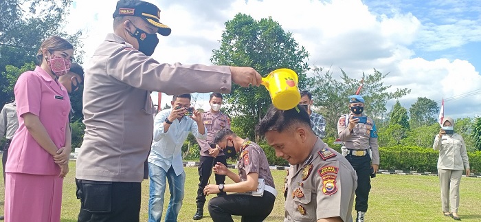 25 Personel Polres Naik Pangkat, 2 Perwira dan 23 Bintara