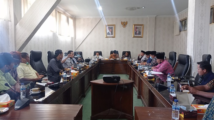 Tabal Batas Tak Kunjung Rampung, Dewan Hearing Bersama 9 Tim