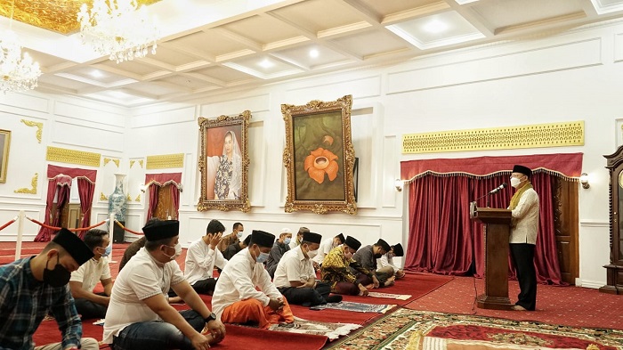 Gubernur Salat Id Adha Secara Sederhana, Hanya Bersama Beberapa Staf