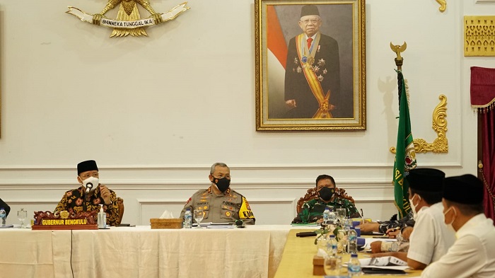 Gubernur Bahas Strategi Tekan Covid