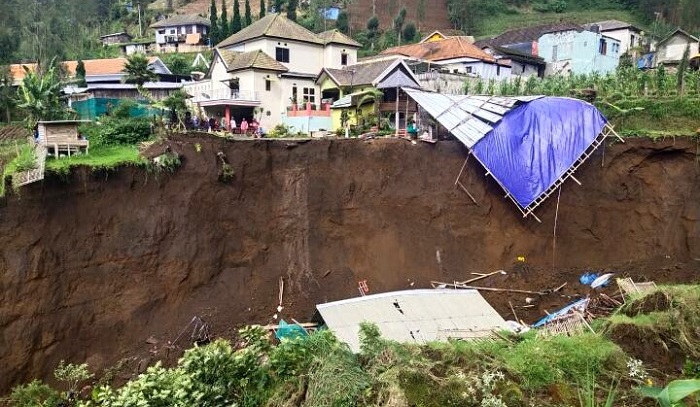 Jangan Bangun Rumah Dekat Lokasi Rawan Bencana