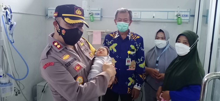 Bayi Malang Akhirnya Dirawat Kapolres