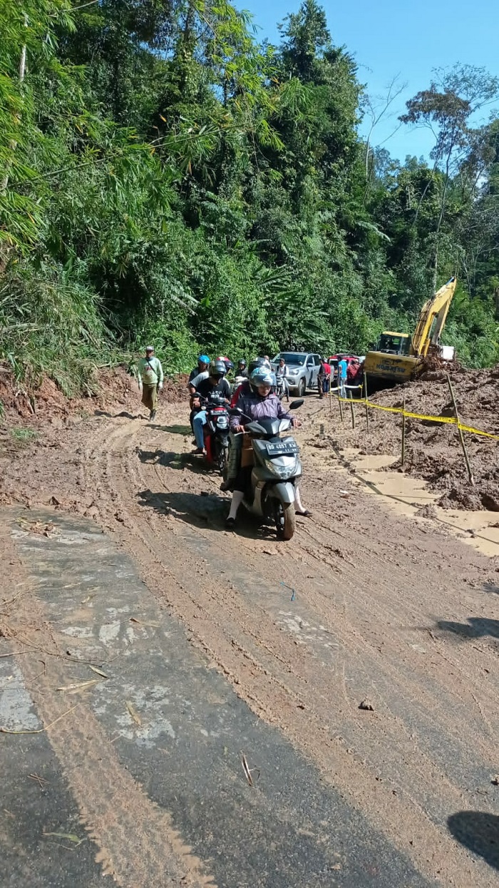 Jalan Curup-Lebong Kembali Longsor