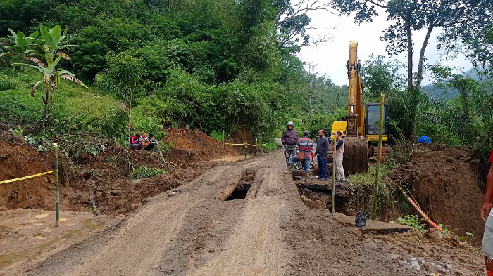 Sempat Terputus, Jalan Akses Lebong-Curup Sudah Bisa Dilewati