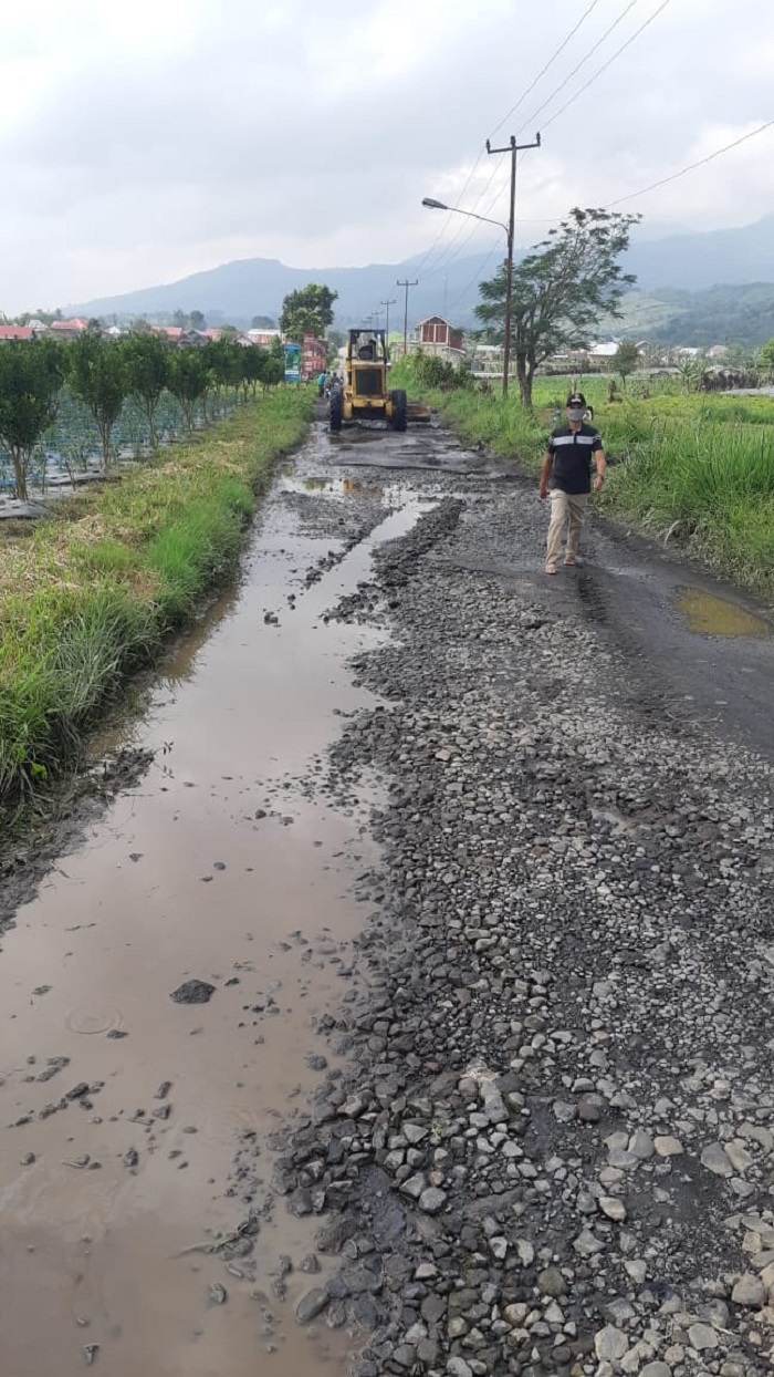 700 Meter Jalan Bukit Kaba Diperbaiki