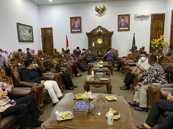 Gubernur Pastikan Binduriang Kondusif, Dorong Perda Larangan Pesta Malam