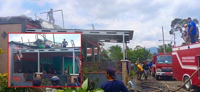 Rumah Guru MTS Terbakar, 3 Unit Damkar Diturunkan