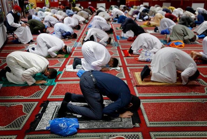 MUI dan Kemenag Ajak Sholat ke Masjid, Rapat dan Luruskan Shaf