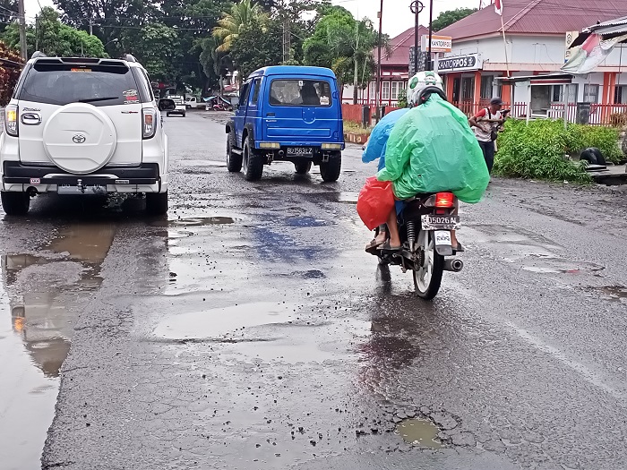 Pengendara Keluhkan Jalan Kartini