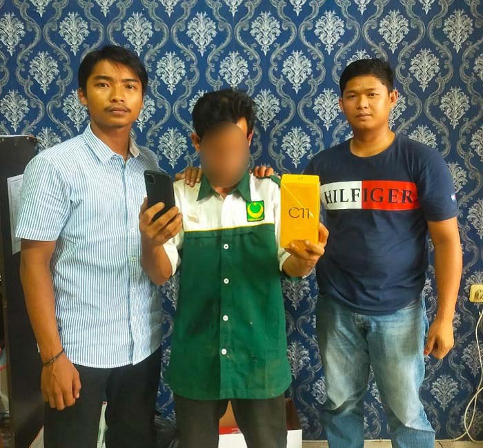 Embat HP Tetangga Petani Diciduk