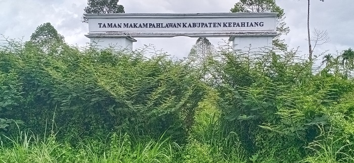 Makam Pahlawan Dibiarkan Menyemak, Ini Alasan Dinsos