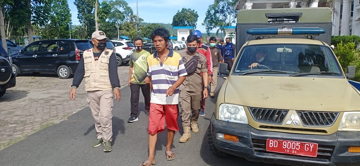 Wara-wiri Dilingkungan Kantor Bupati, ODGJ Diamankan Satpol PP