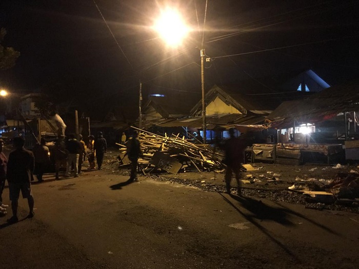 Disperindagkop UKM Gandeng Satgas, Lapak Sementara Pedagang Pasar Atas Dibongkar