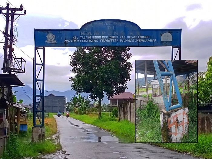 Gapura Kampung KB “Mau Roboh”