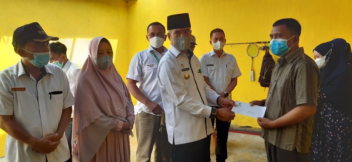 Bupati Kunjungi Korban Puting Beliung