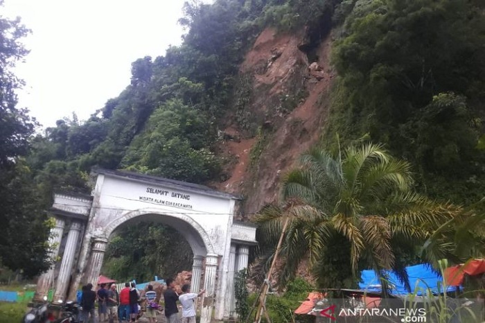 Tanah Longsor Terjang Goa Kacamata Lebong