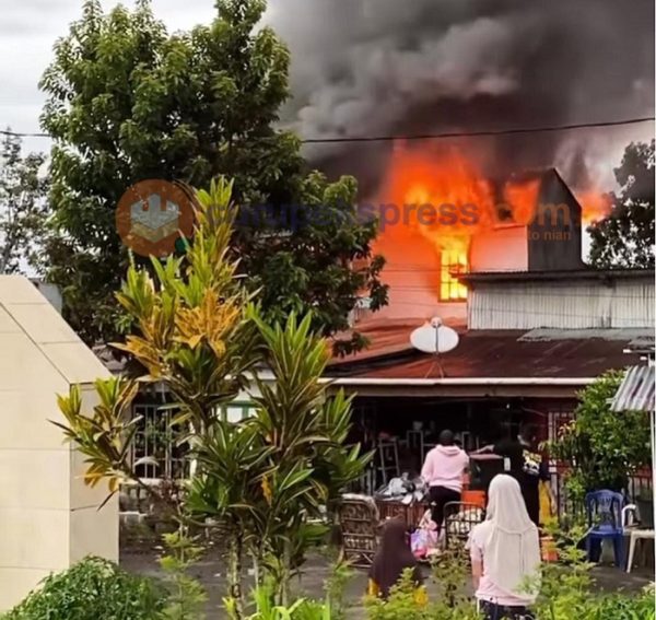 Rumah Pensiunan Polisi Kebakaran