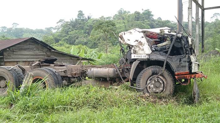 Lokasi Trailer Terguling Angker?