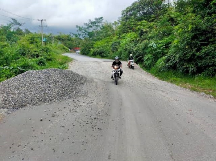 Tak Digubris, Pemkab Inisiatif Perbaiki Jalan Provinsi