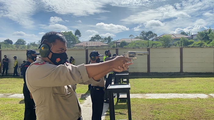 Tingkatkan Kemahiran, Ratusan Personil Latihan Menembak