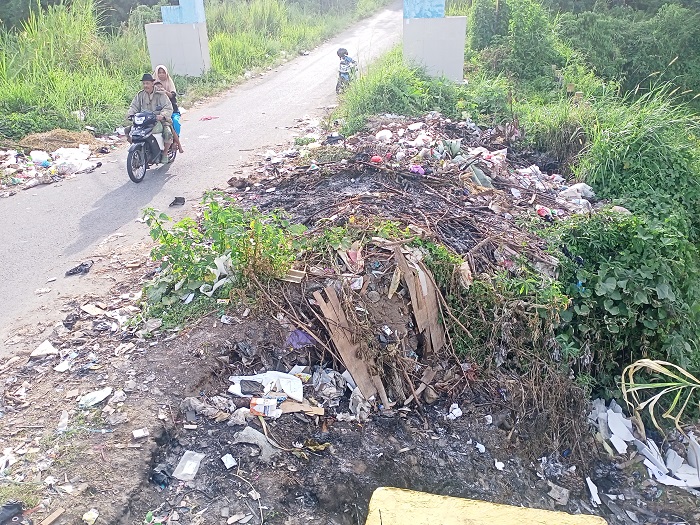 Makin Menjadi, Warga Buang Sampah di Tepi Sungai