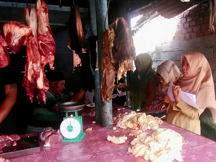 Pastikan Daging Layak Dikonsumsi, Disperkan Lakukan Pemeriksaan Hewan Ternak