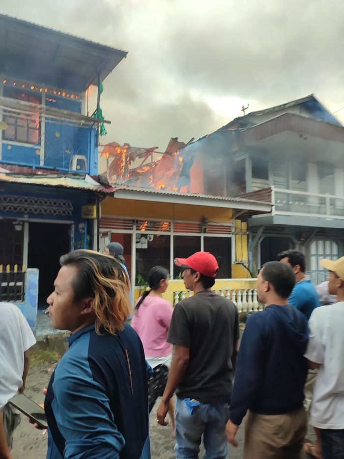 4 Rumah Jalan Baru Hangus Terbakar