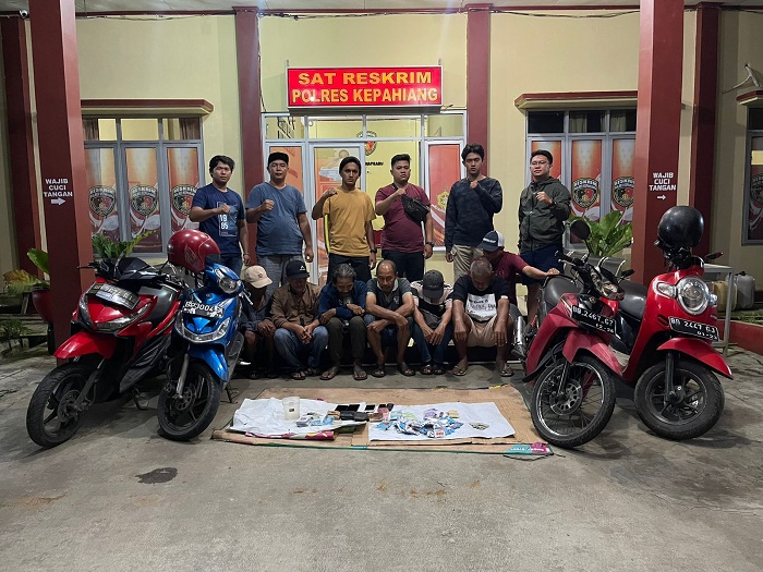 Judi Remi, Kakek-kakek Diringkus