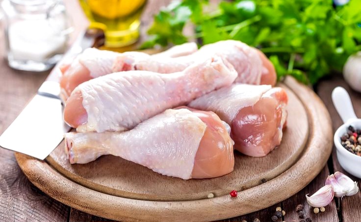  Keamanan Pangan Saat Ramadan, Salahkah Mencuci Ayam Sebelum Dimasak?