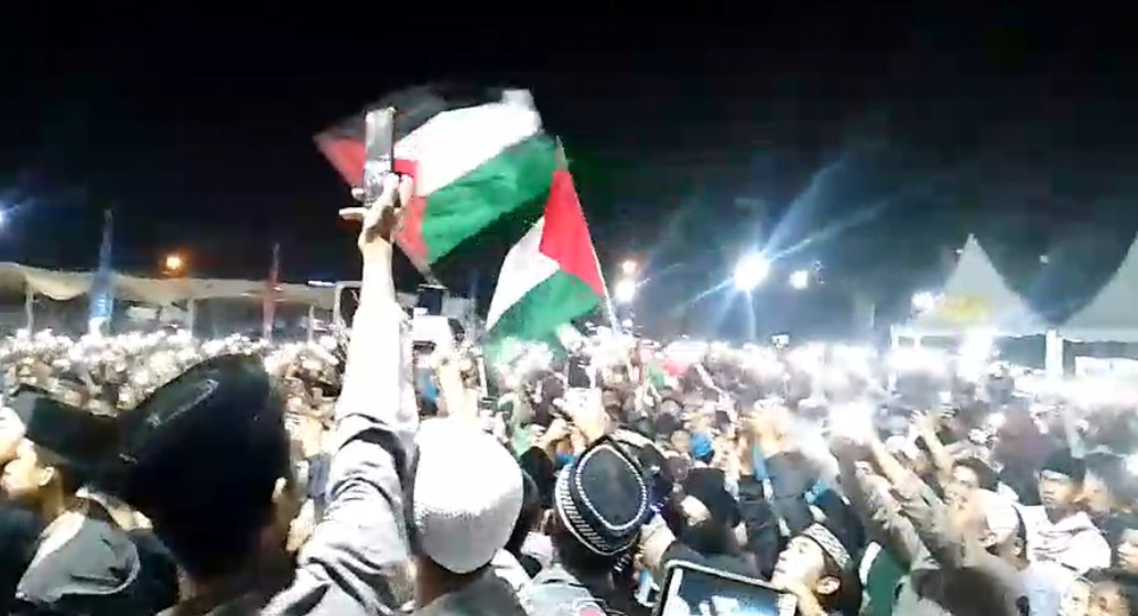  Bendera Palestina Berkibar di Lokasi Tabligh Akbar UAS di Curup