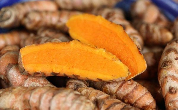 Rutin Minum Air Kunyit Mentah? Ini Manfaat Luar Biasa bagi Tubuh