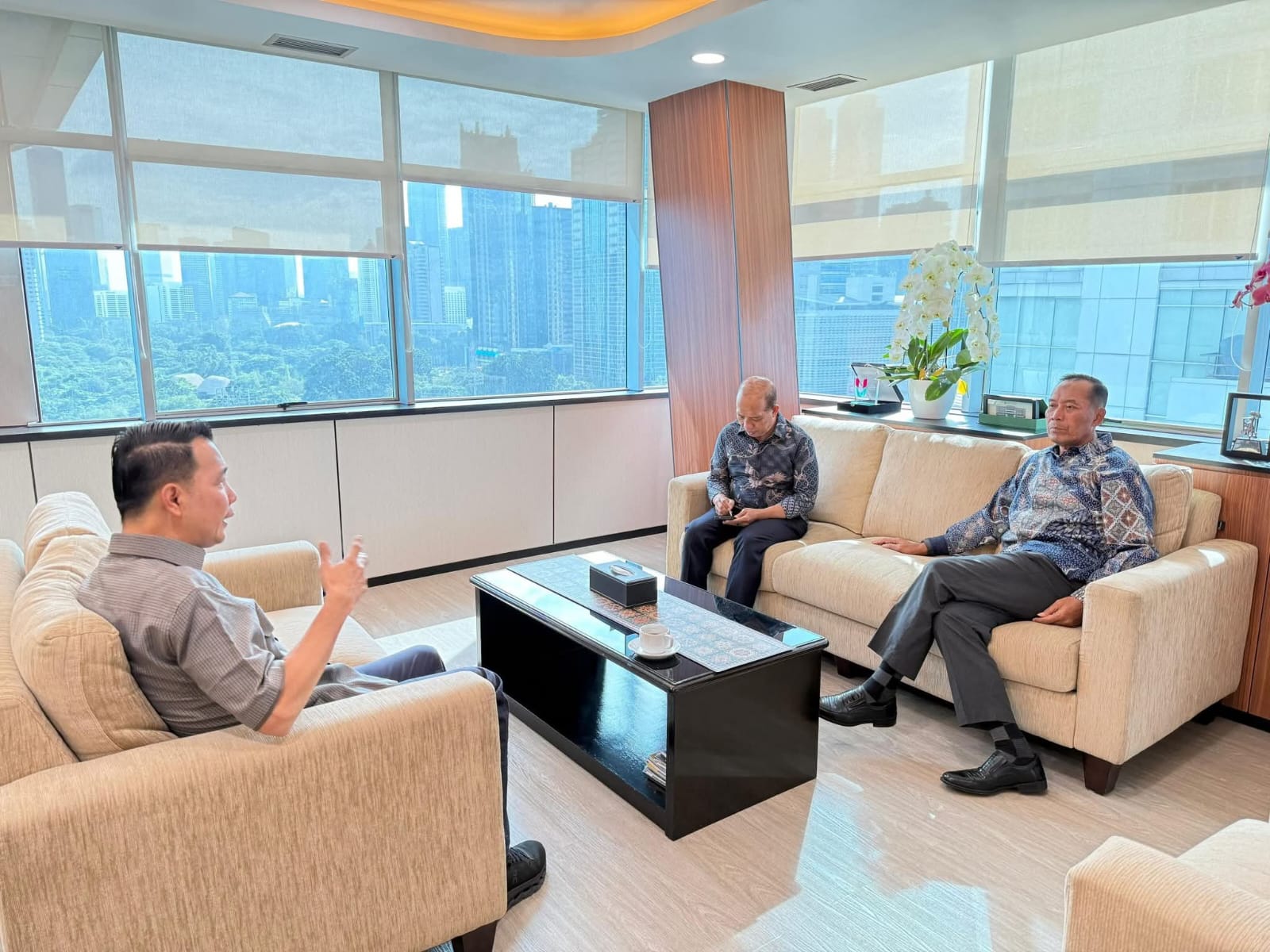 Bupati Rejang Lebong Saat Berkunjung Ke Kemenristek Dikti RI Bahas SMA Unggul Garuda