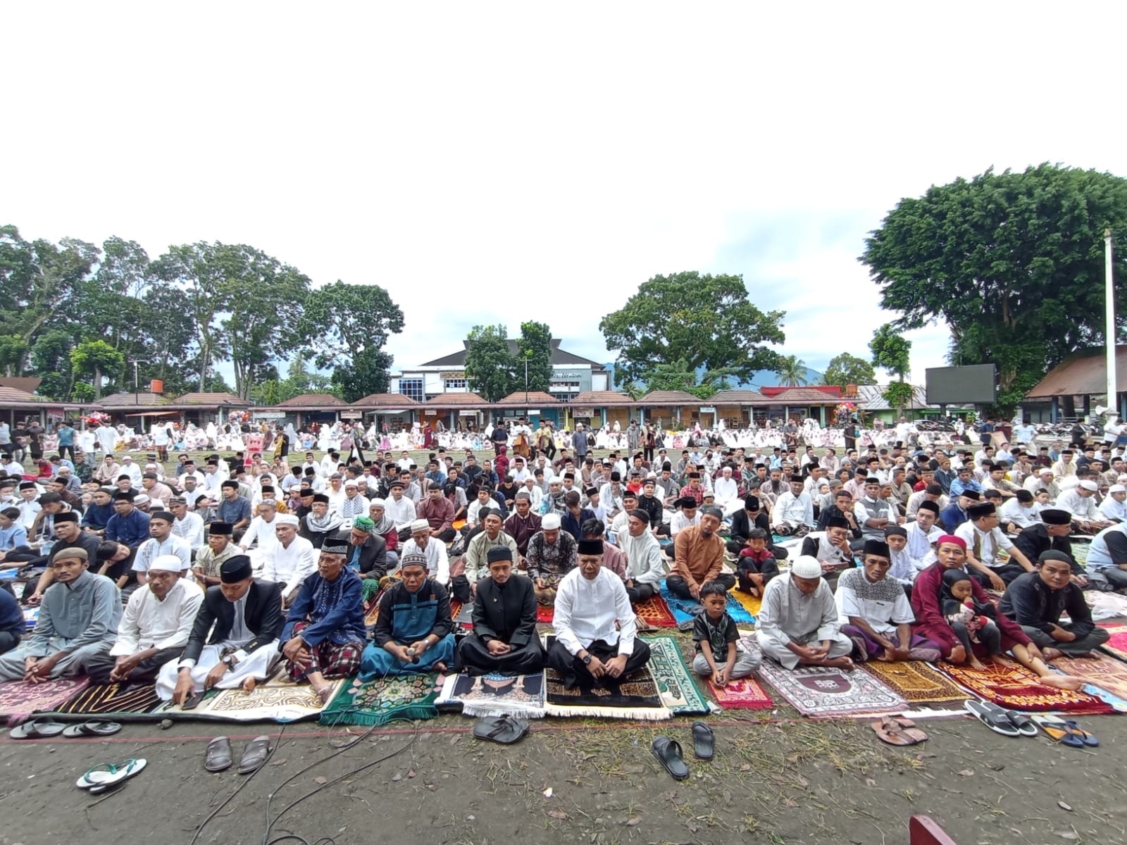 Salat Id, Ribuan Warga Muhammadiyah Padati Lapangan Setia Negara, Juga Bupati RL Drs Syamsul Effendi MM