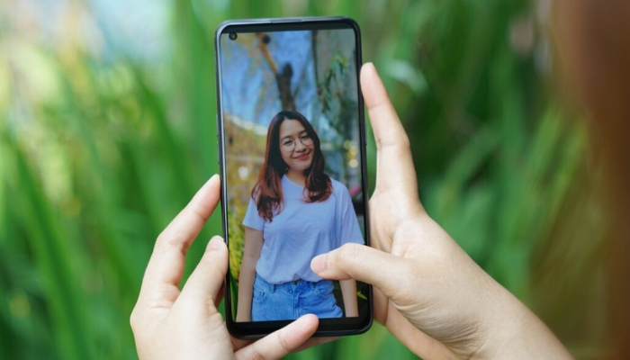 Panduan Memilih Smartphone yang Tepat untuk Wanita Aktif dan Stylish