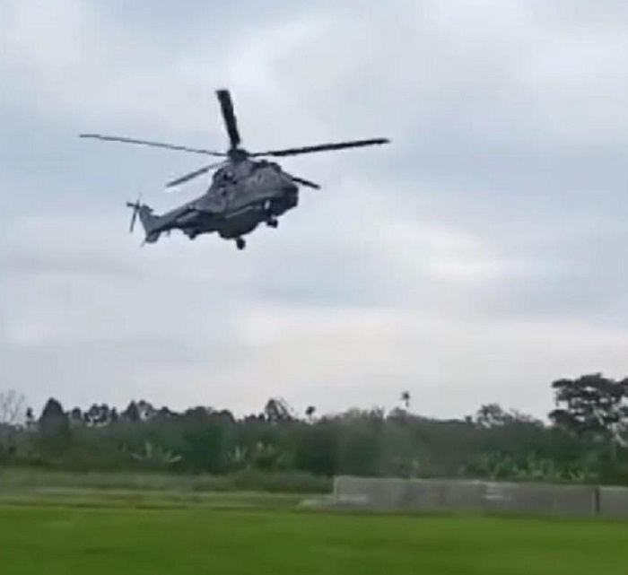 Heboh, Helikopter Presiden Mendarat Tembok Stadion di Kepahiang Roboh