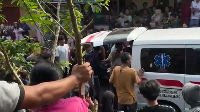 Innalillahi, Siswi SMP di Kota Padang  Hanyut di Sungai