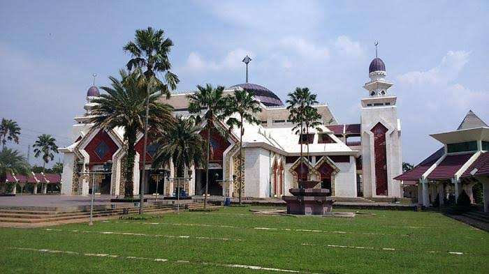 Ada Harapan Bu Tien Soeharto Dibalik Megahnya Masjid At-Tin