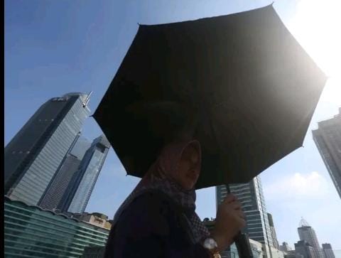 Fenomena Cuaca Ekstrem! Siang Terik, Malam Diguyur Hujan : Ini Kata BMKG