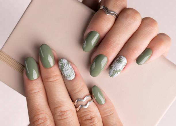 Mewarnai Kuku Hingga Nail Art Diperbolehkan Dalam Islam ? Asalkan Dengan Menggunakan Ini !