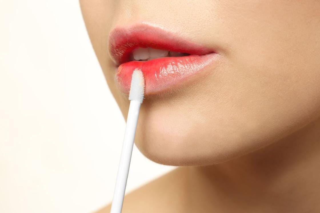  Tips Ombre Lipstik Pada Bibir Tebal dan Gelap, Agar Terlihat Cantik