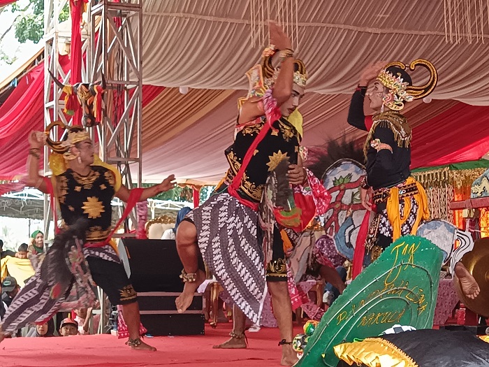 MENARIK.. 25 Grup Perebutkan Juara Festival Kuda Kepang