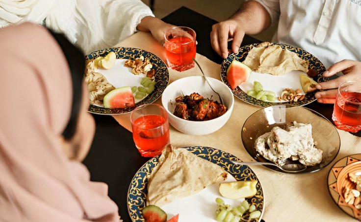 Mengapa Makan Berlebihan Saat Sahur Justru Membuat Puasa Lebih Berat?