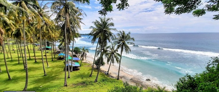 Keindahan Pantai Senggigi Di Lombok Barat